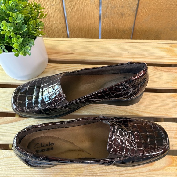 Clarks Gael Angora Croc Embossed Loafers, Size 7 - Picture 4 of 13
